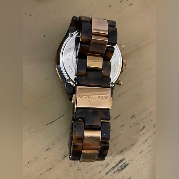 Michael Kors Oversized Tortoiseshell Watch - Picture 4 of 5